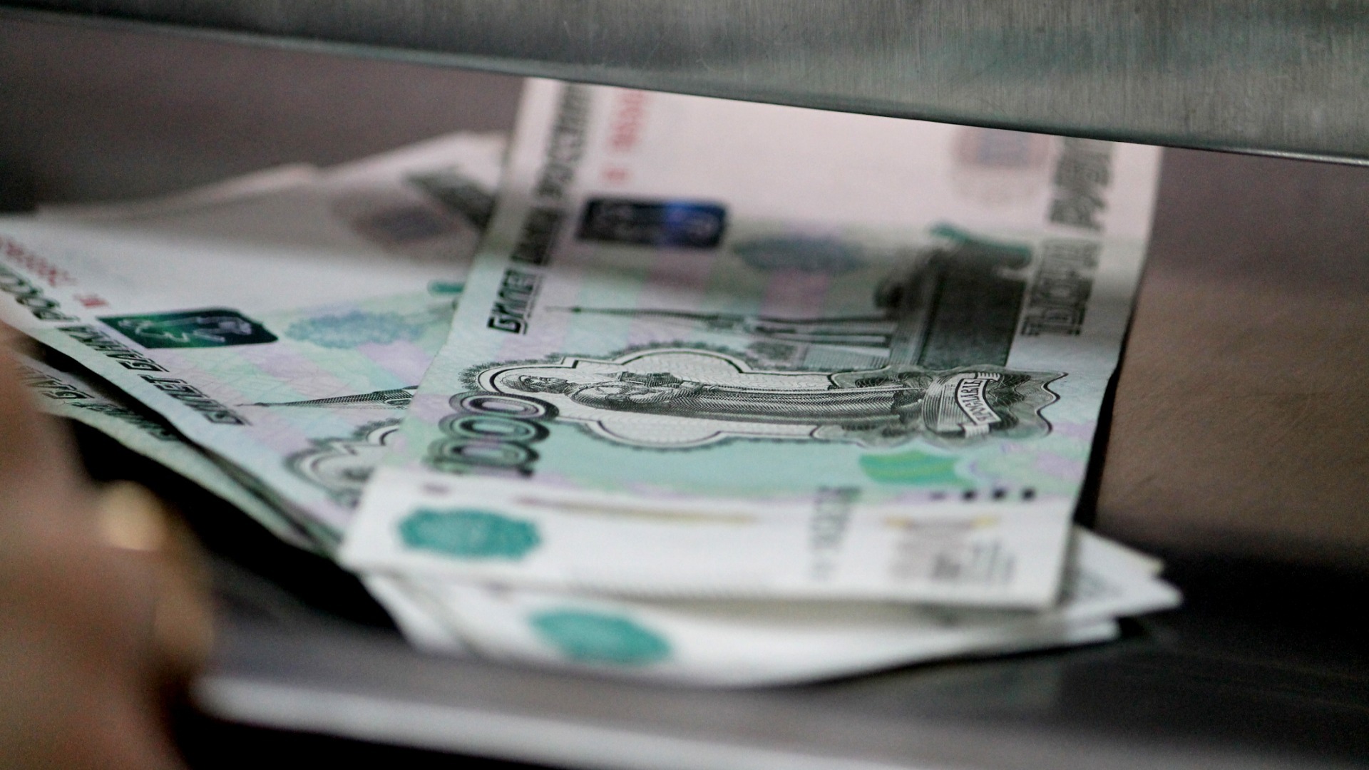 Завкафедрой вуза в Екатеринбурге отдал мошенникам более 1,6 миллиона рублей