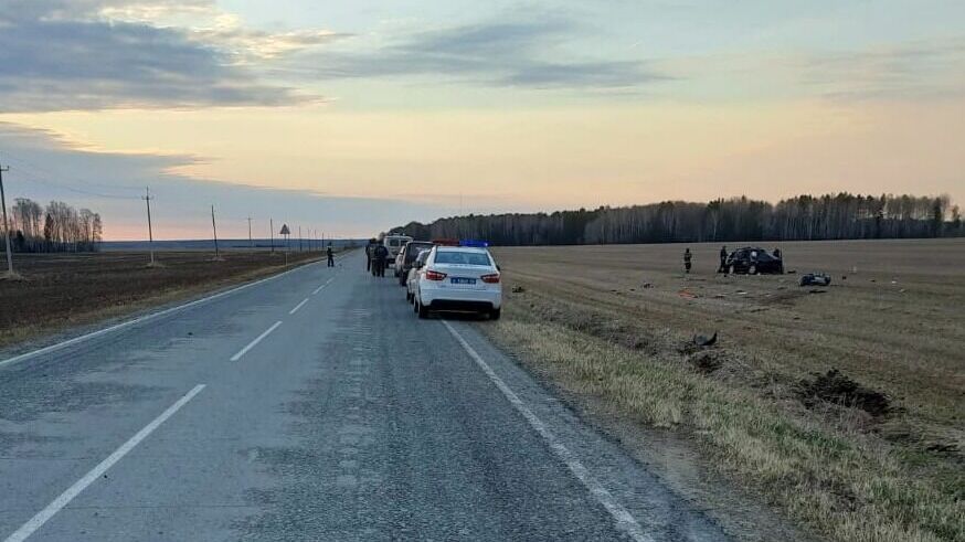 Не пристегнулись: два человека погибли в ДТП с переворотом в Свердловской области