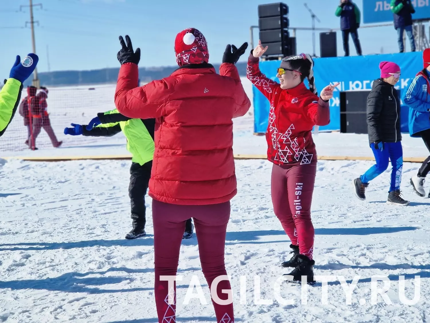 Участники XI Югорского лыжного марафона в Ханты-Мансийске.