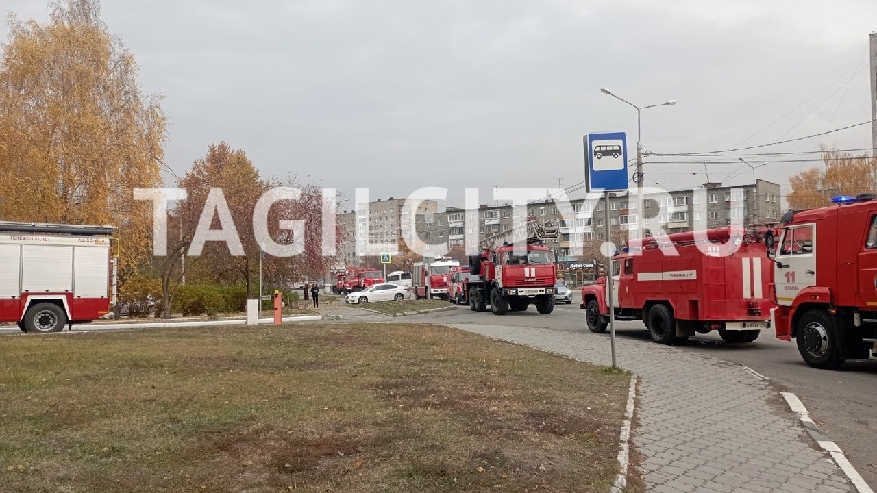 Названа причина приезда 10 пожарных машин к зданию Ленинского суда в Нижнем Тагиле
