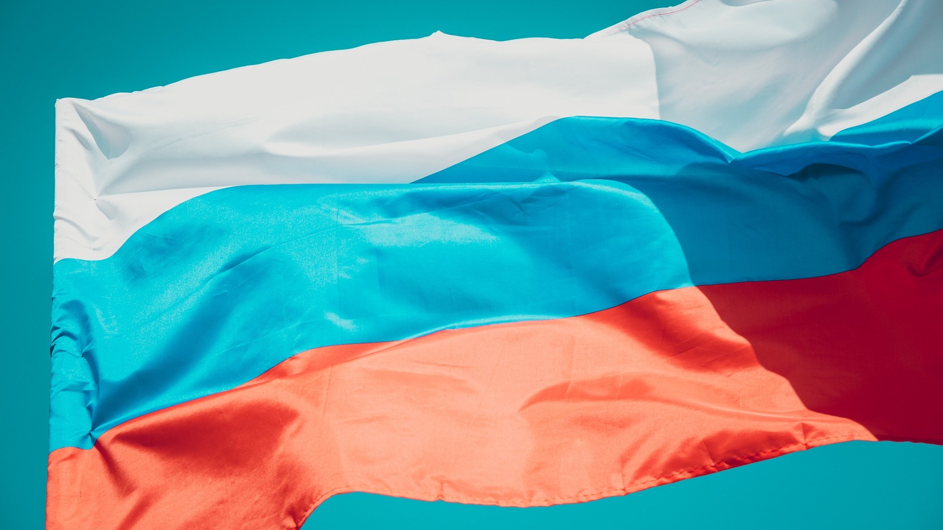 Петь гимн и чествовать флаг России начали школьники Нижнего Тагила