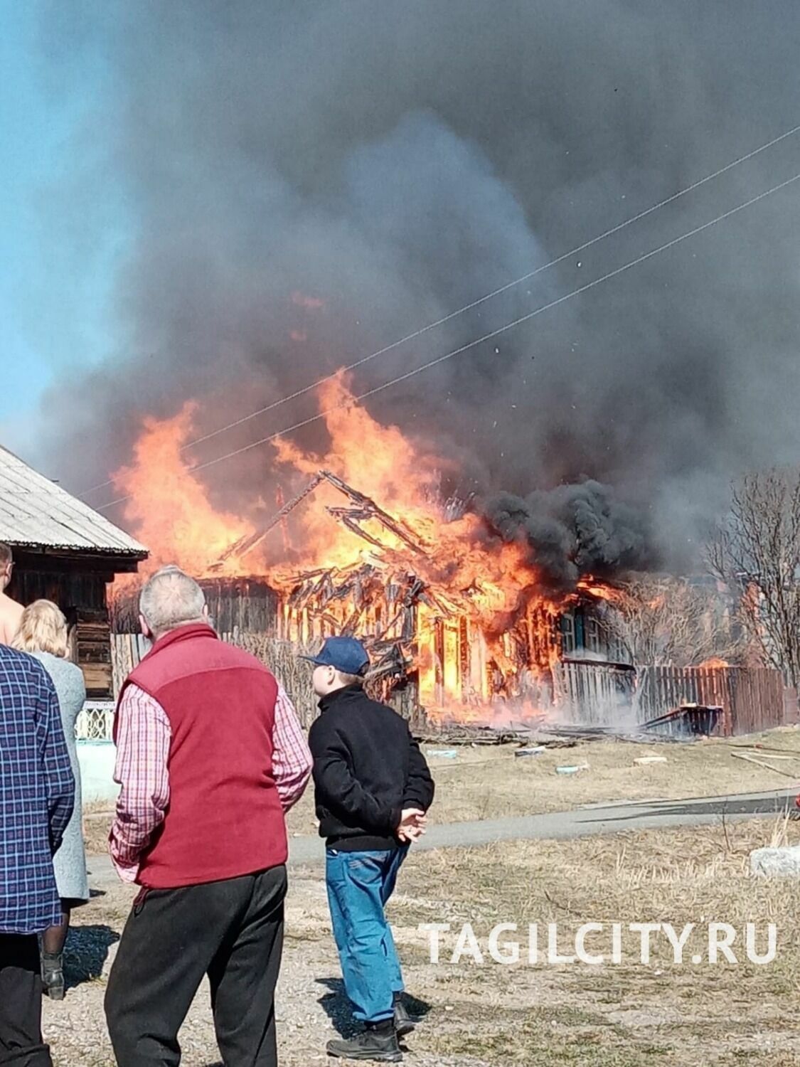 Пожар в поселке Висим 25 апреля