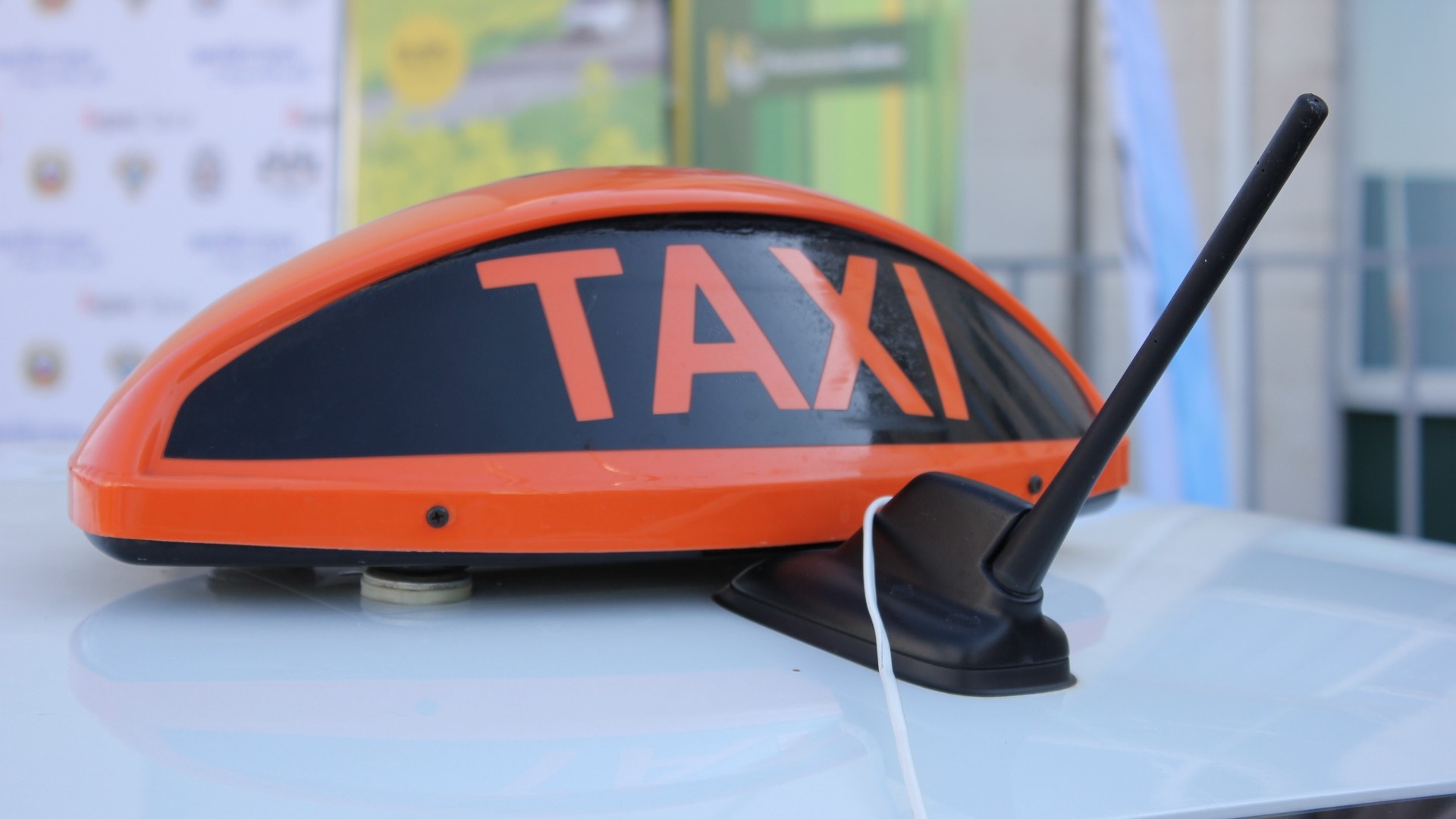 Таксист в Екатеринбурге украл с карты пассажира почти 20 тысяч рублей