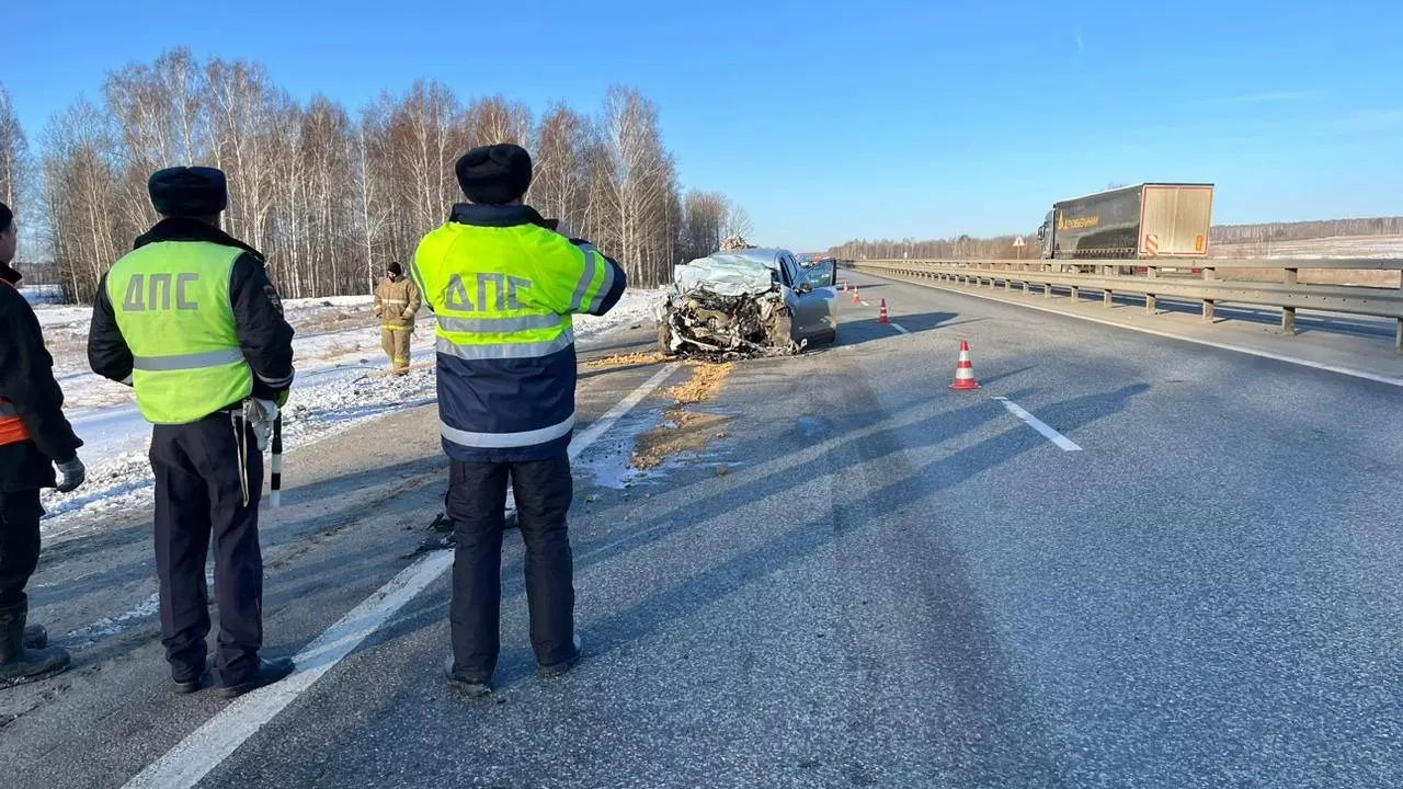 Два человека погибли в ДТП с грузовиком на трассе Екатеринбург-Тюмень