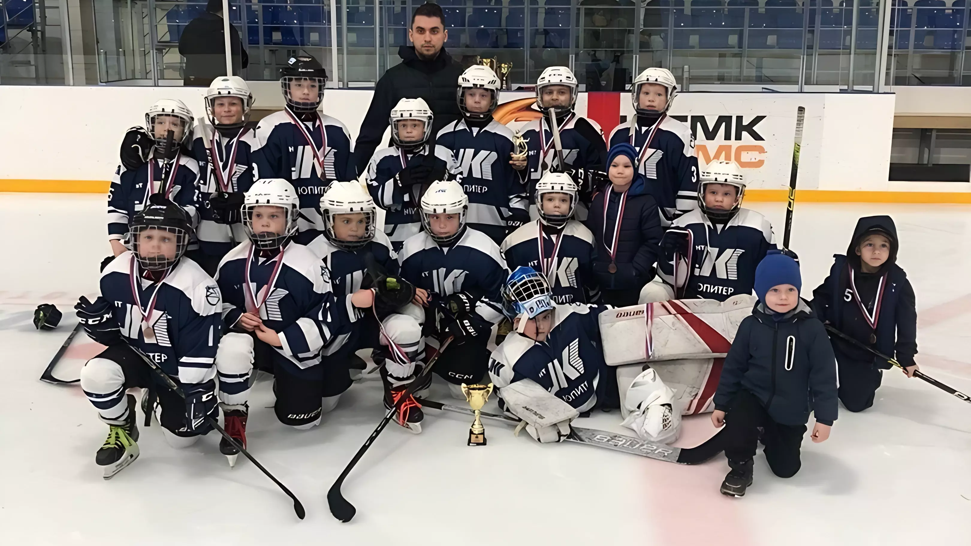 Тагильские «Кристаллики» стали бронзовыми призерами областного турнира по хоккею
