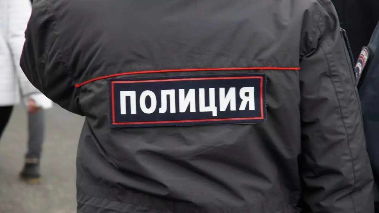 Водителя и пассажиров в Екатеринбурге уложили лицом в асфальт силовики из Калуги