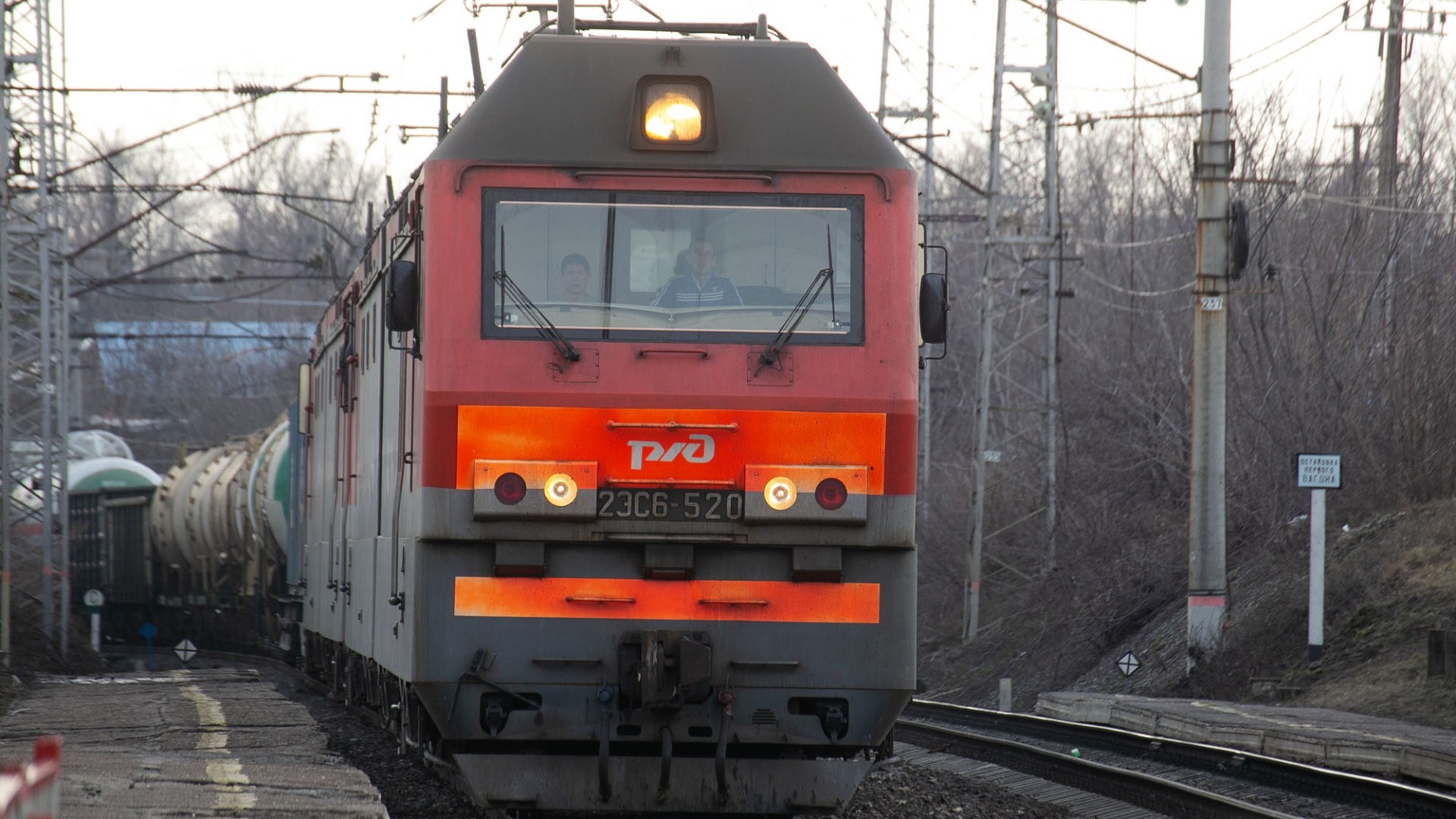 Грузовой поезд загорелся на станции Путевка под Екатеринбургом