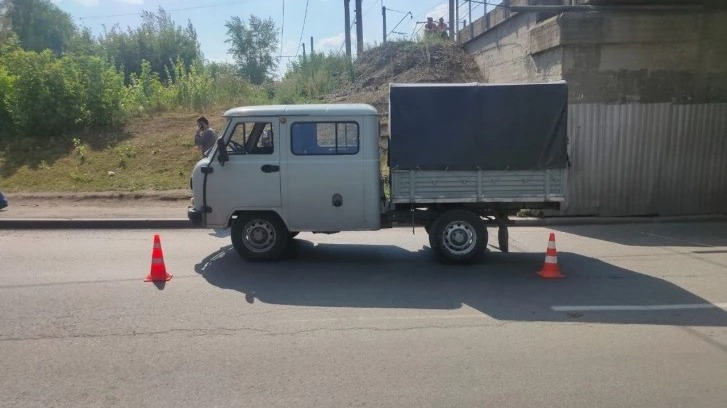 9-летний мальчик попал под колеса УАЗа у моста в Екатеринбурге