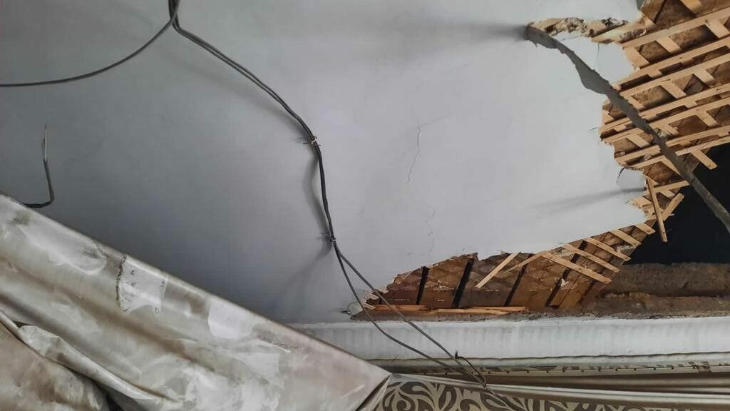 Потолок рухнул ночью в квартире Екатеринбурга