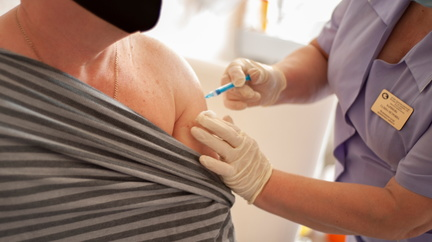 Свердловские врачи не попали в список обязательной вакцинации от COVID-19