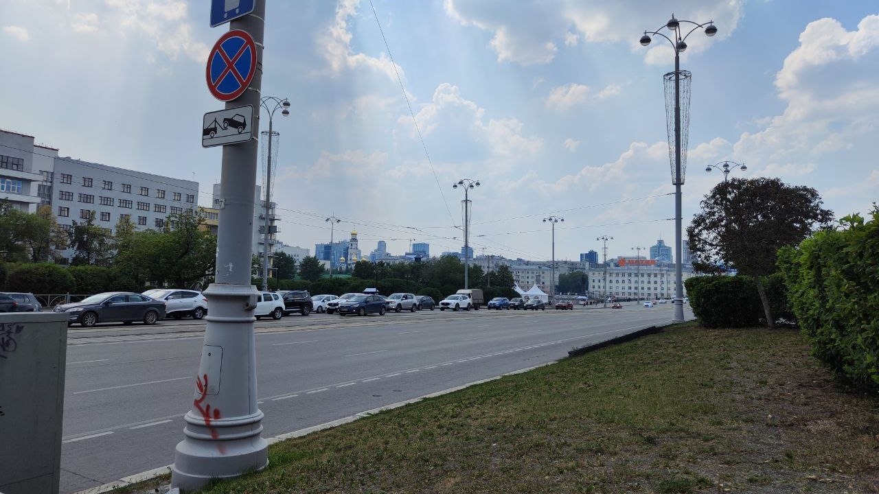 Смог и запах гари накрыли Екатеринбург 5 июля