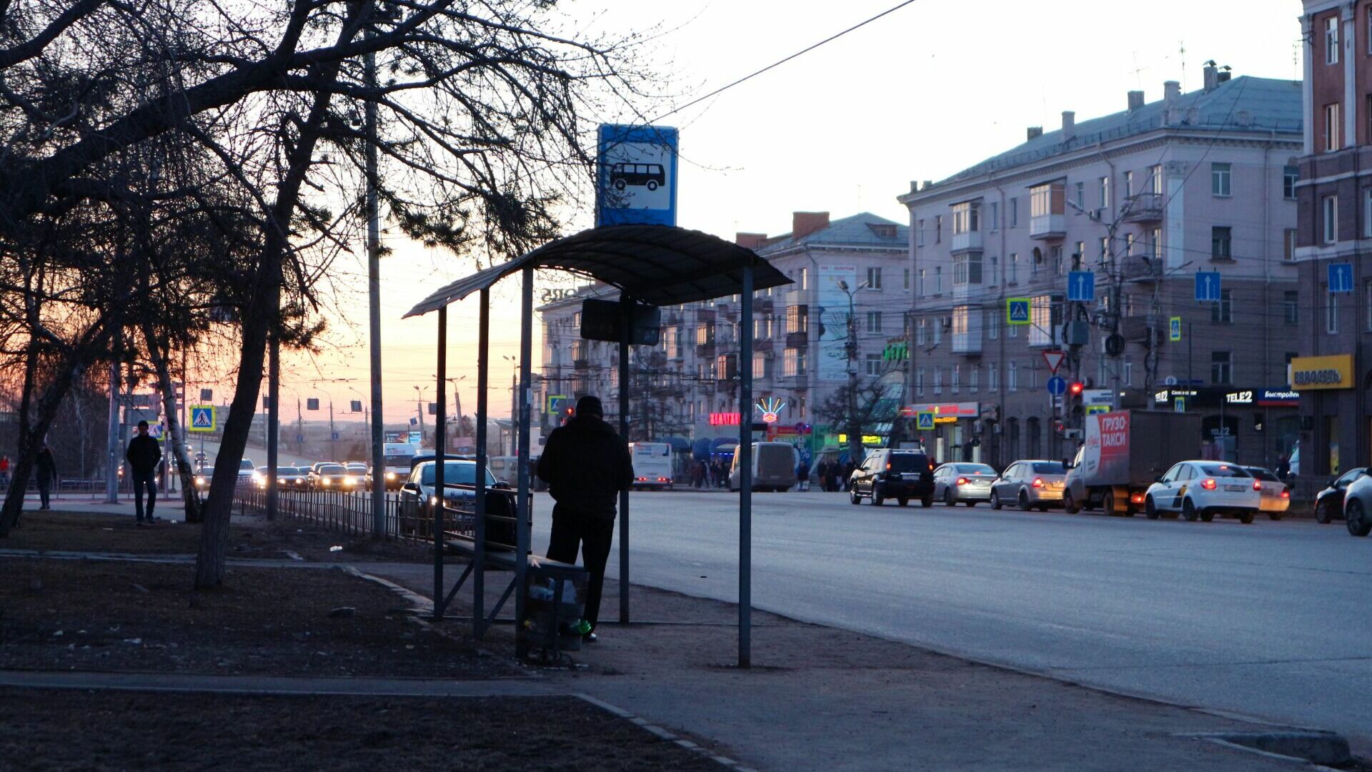 Двое мужчин подрались из-за ребенка возле ТЦ «Радуга-парк» в Екатеринбурге