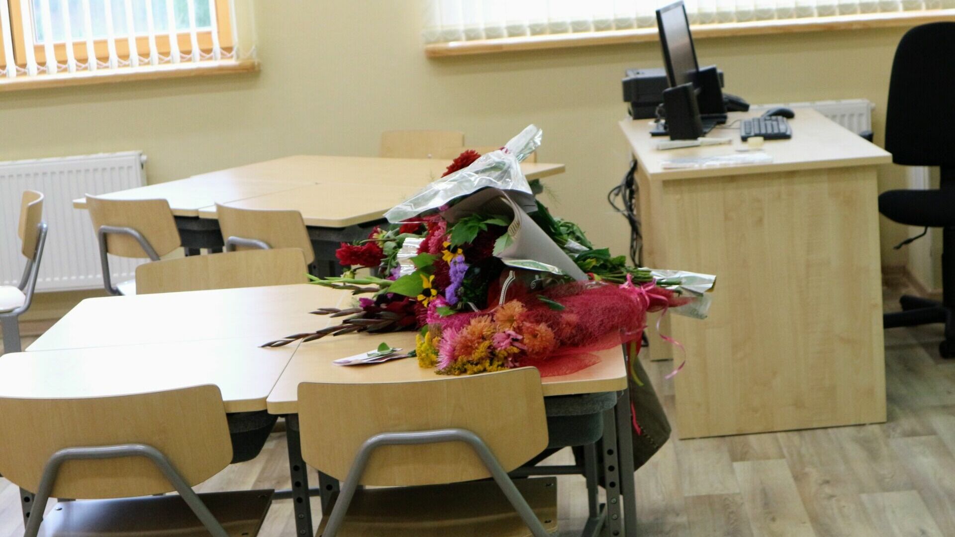 На подарках ко Дню учителя в Екатеринбурге в этом году сэкономят