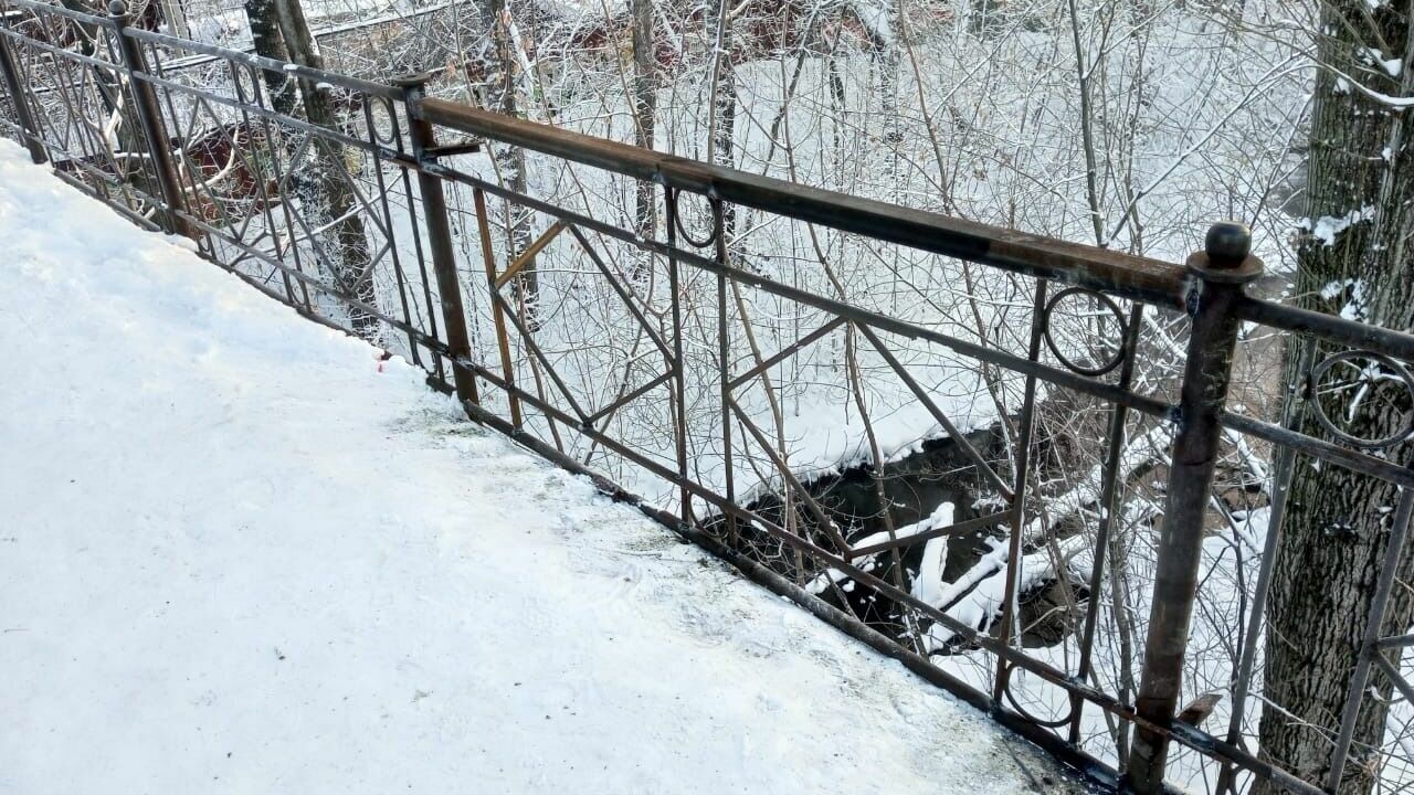 Ограждение на Горбатом мосту в Нижнем Тагиле восстановили