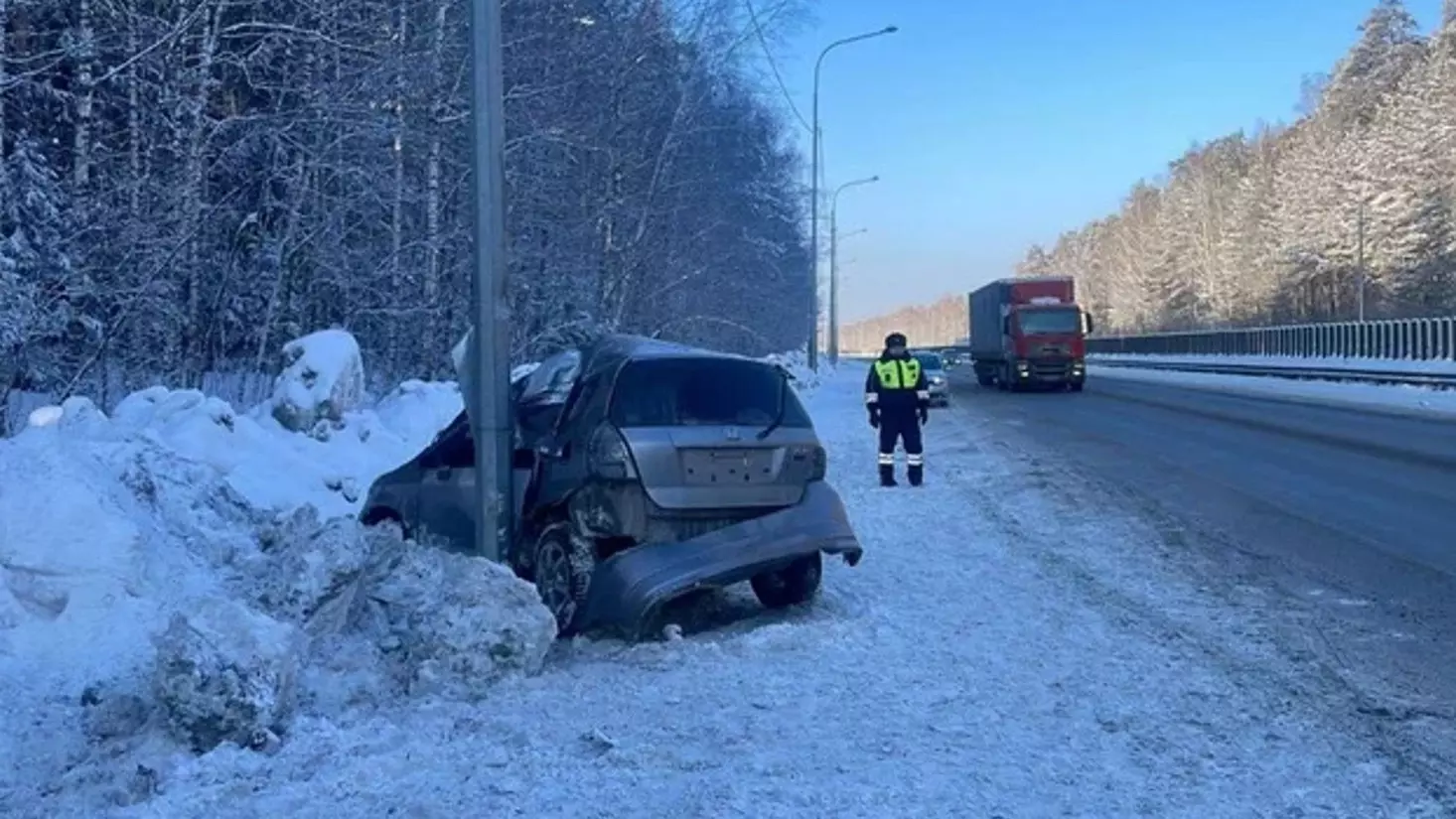 Пассажир скончался в ДТП со столбам в Екатеринбурге