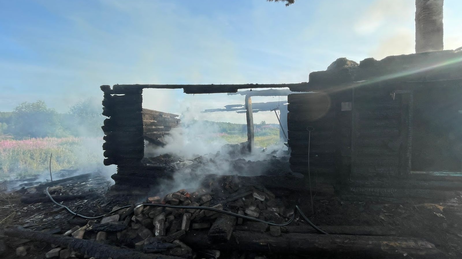 Мужчина погиб в пожаре в поселке под Нижним Тагилом
