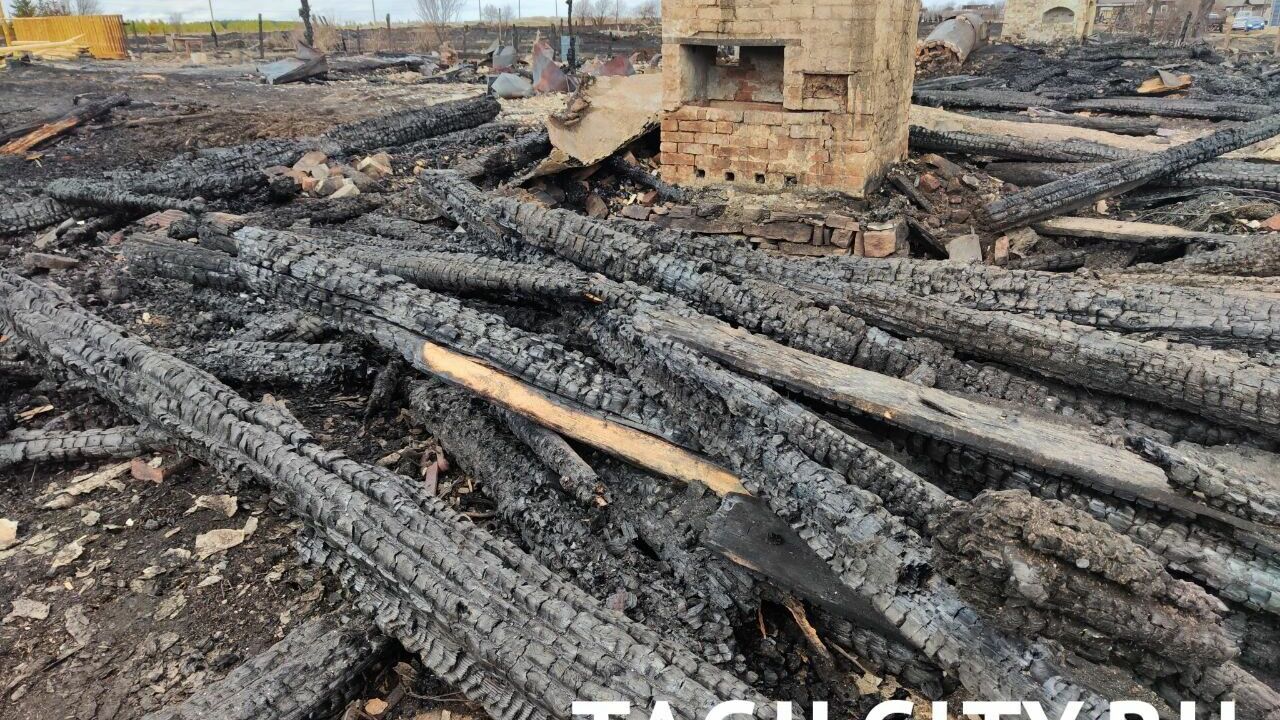 Десять домов сгорели в селе под Нижним Тагилом