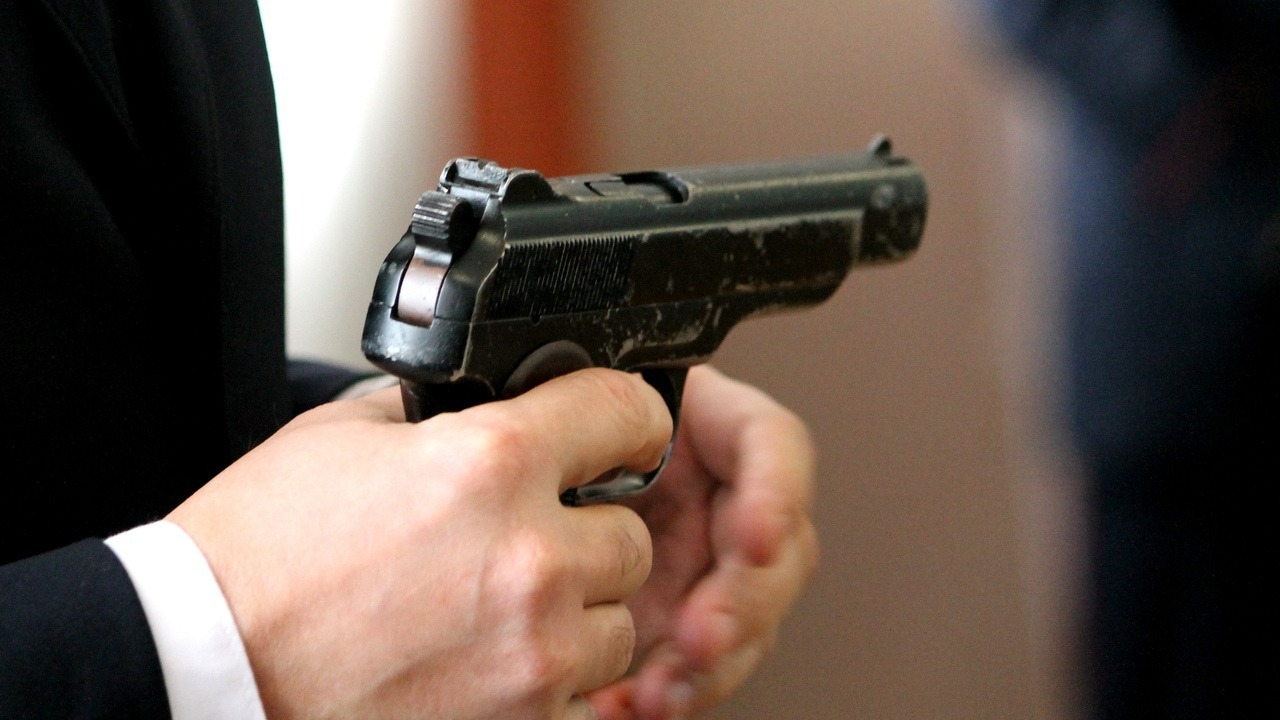 Пьяный пассажир угрожал пистолетом водителю автобуса в Екатеринбурге